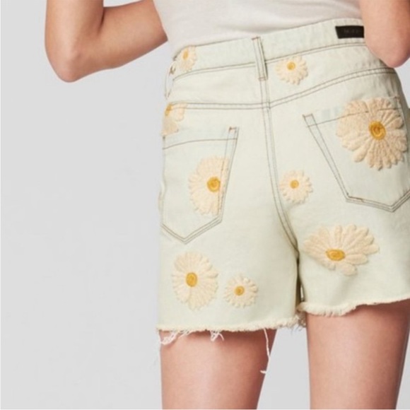Blank NYC The Perry Mom Short Daisy - Picture 3 of 7